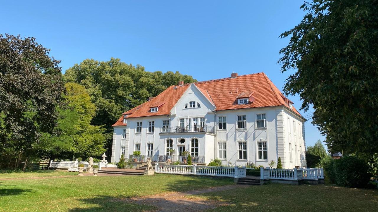 Schloss Badow Екстер'єр фото